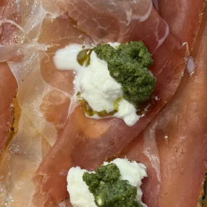 Crudo, bufala e pesto
